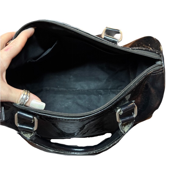 Hello Kitty Glossy Black Embossed Hand Bag - Picture 4 of 4